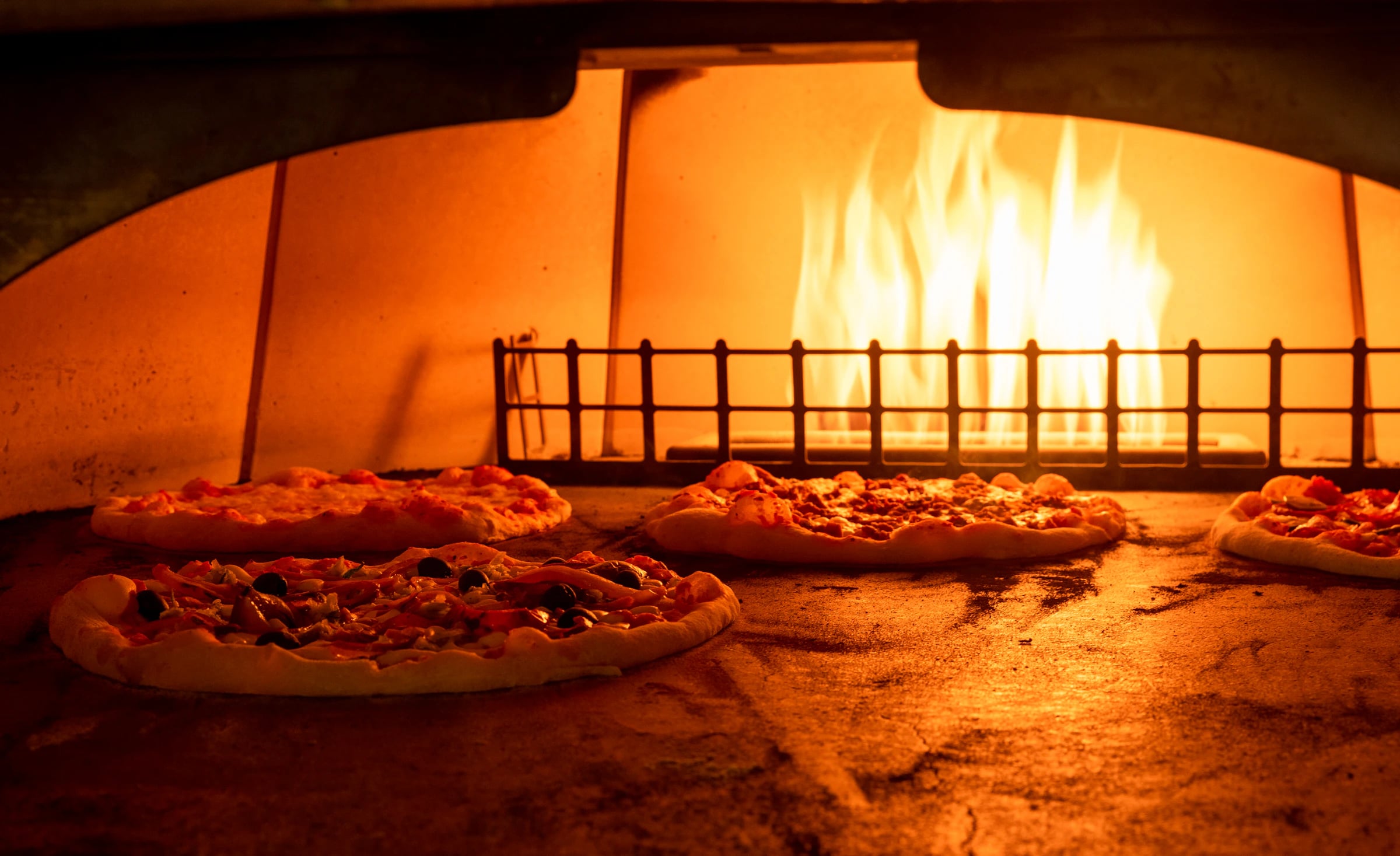 Pizzen im Holzofen